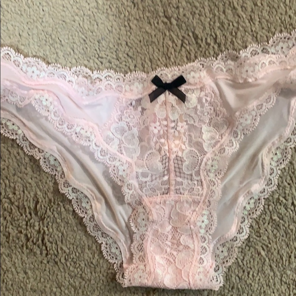 Victoria Secret - Picture 3 of 3
